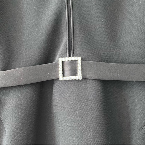 Perfect for holiday parties! Stunning classical, short sleeved, cocktail dress - Picture 4 of 4